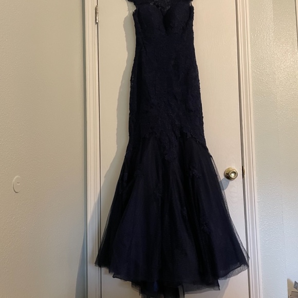 Beautiful Fit n Flare Navy evening Gown - Picture 7 of 7